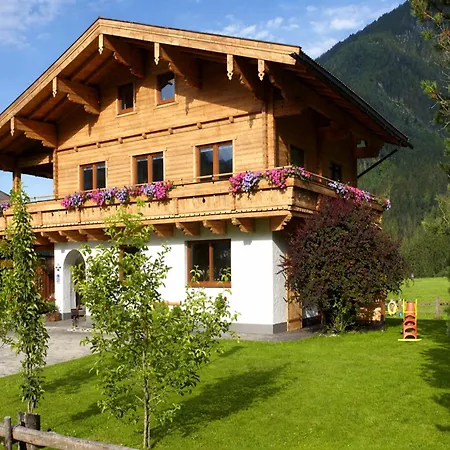 In A Quiet Location With Beautiful View * Neukirchen am Großvenediger